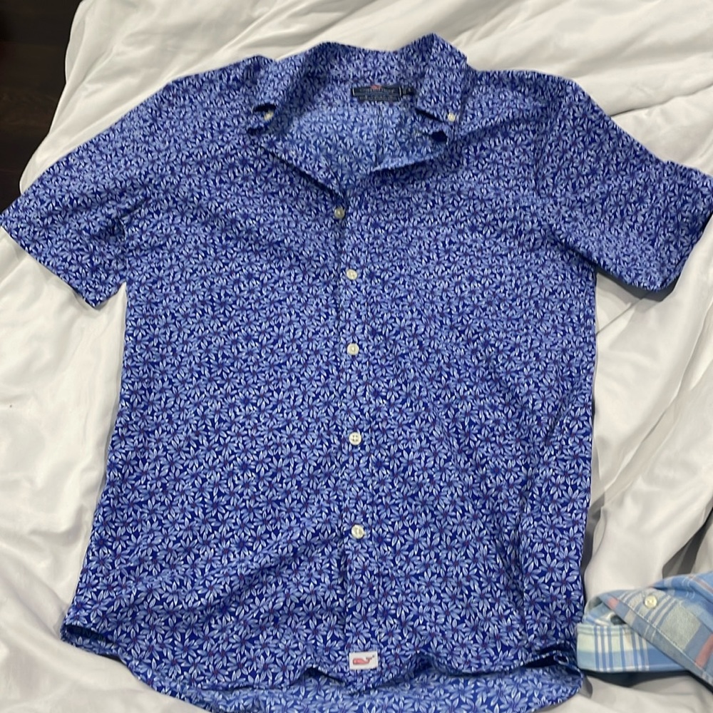 Vineyard Vines Slim Fit Murray Shirt. Size small. Never worn.